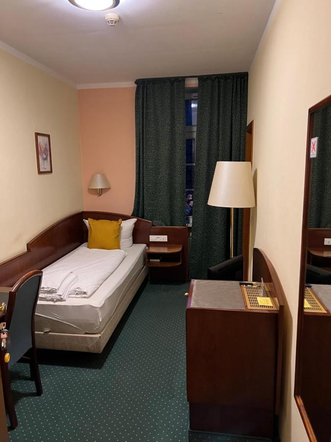 Hotel Am Schloss - Frankfurt An Der Oder Εξωτερικό φωτογραφία