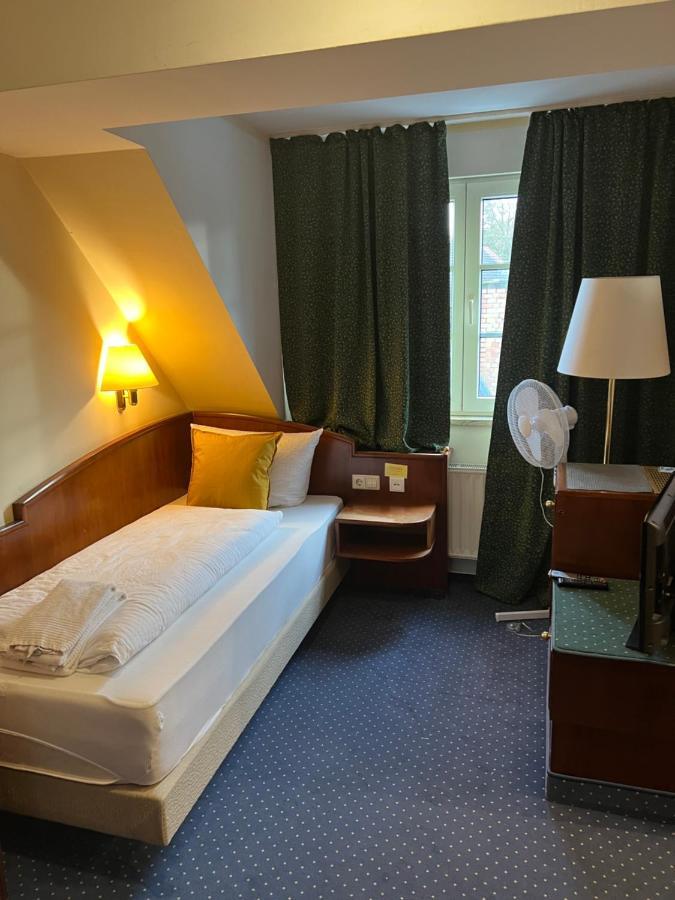 Hotel Am Schloss - Frankfurt An Der Oder Εξωτερικό φωτογραφία