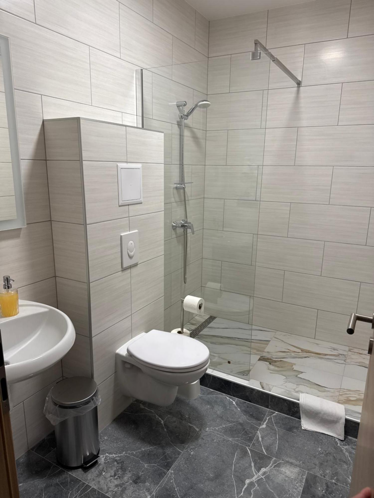 Hotel Am Schloss - Frankfurt An Der Oder Εξωτερικό φωτογραφία
